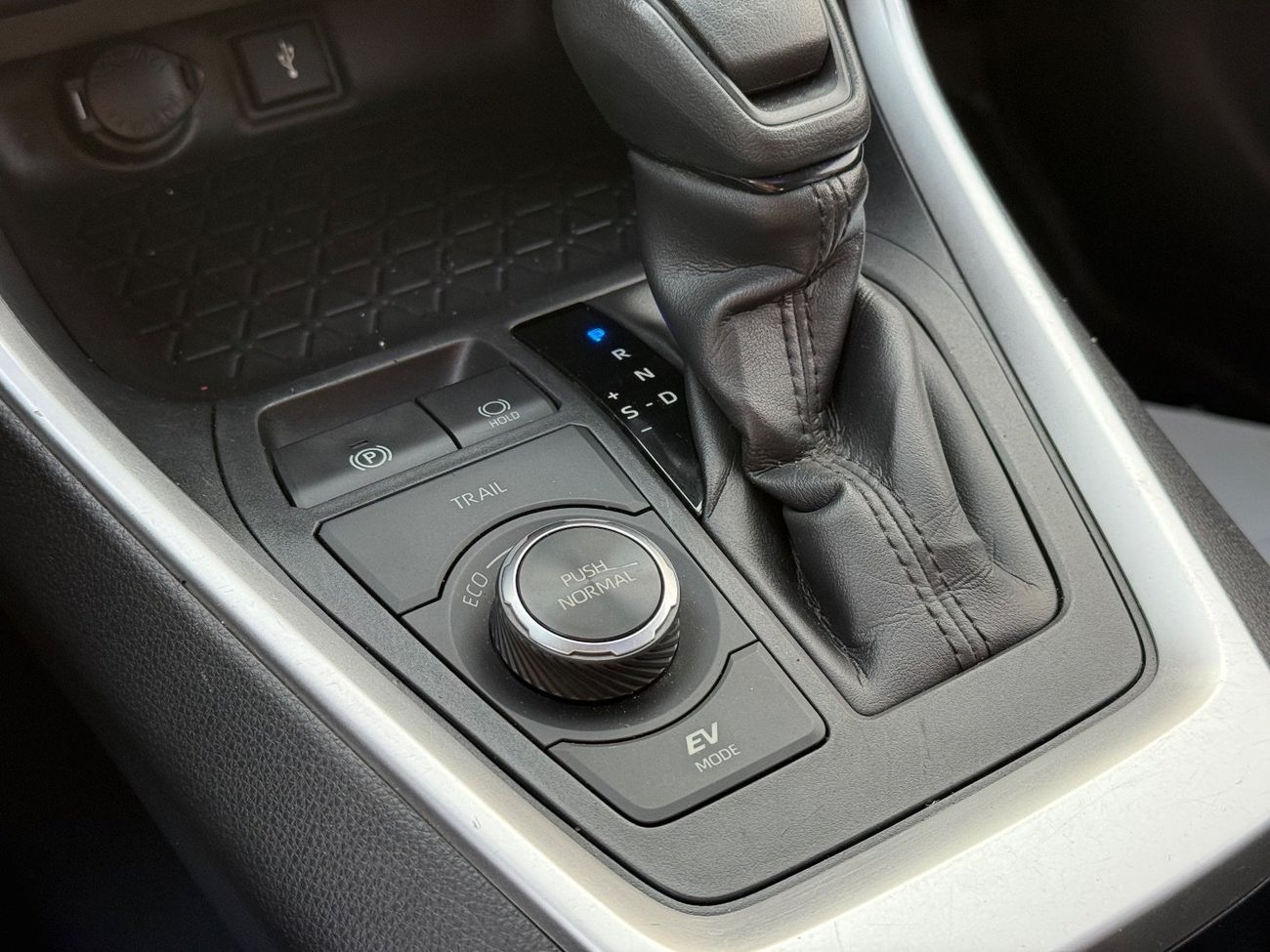 Toyota RAV4 XLE 2.5L 2021 TOYOTA RAV4 XLE HYBRID 4x4 FULL OPTIONS IMPORTED FROM USA