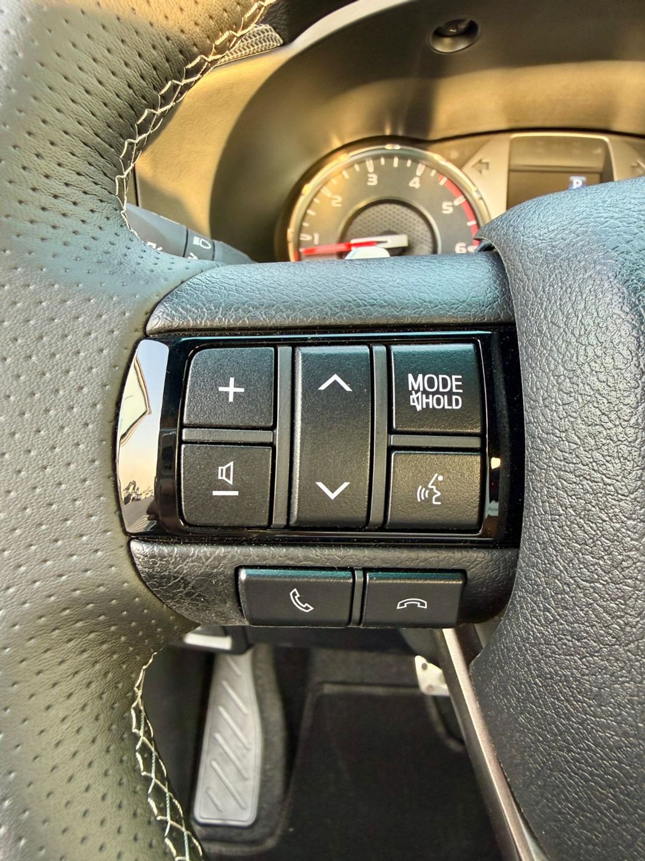 تويوتا هيلوكس TOYOTA HiLUX GR 2.8 DiESEL FuLL 2025 WHiTE