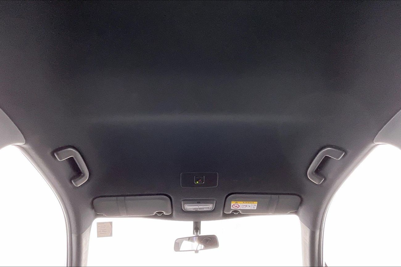 تويوتا كورولا كروس XL | عرض العيد الحصري | خالية من أضرار الفيضانات