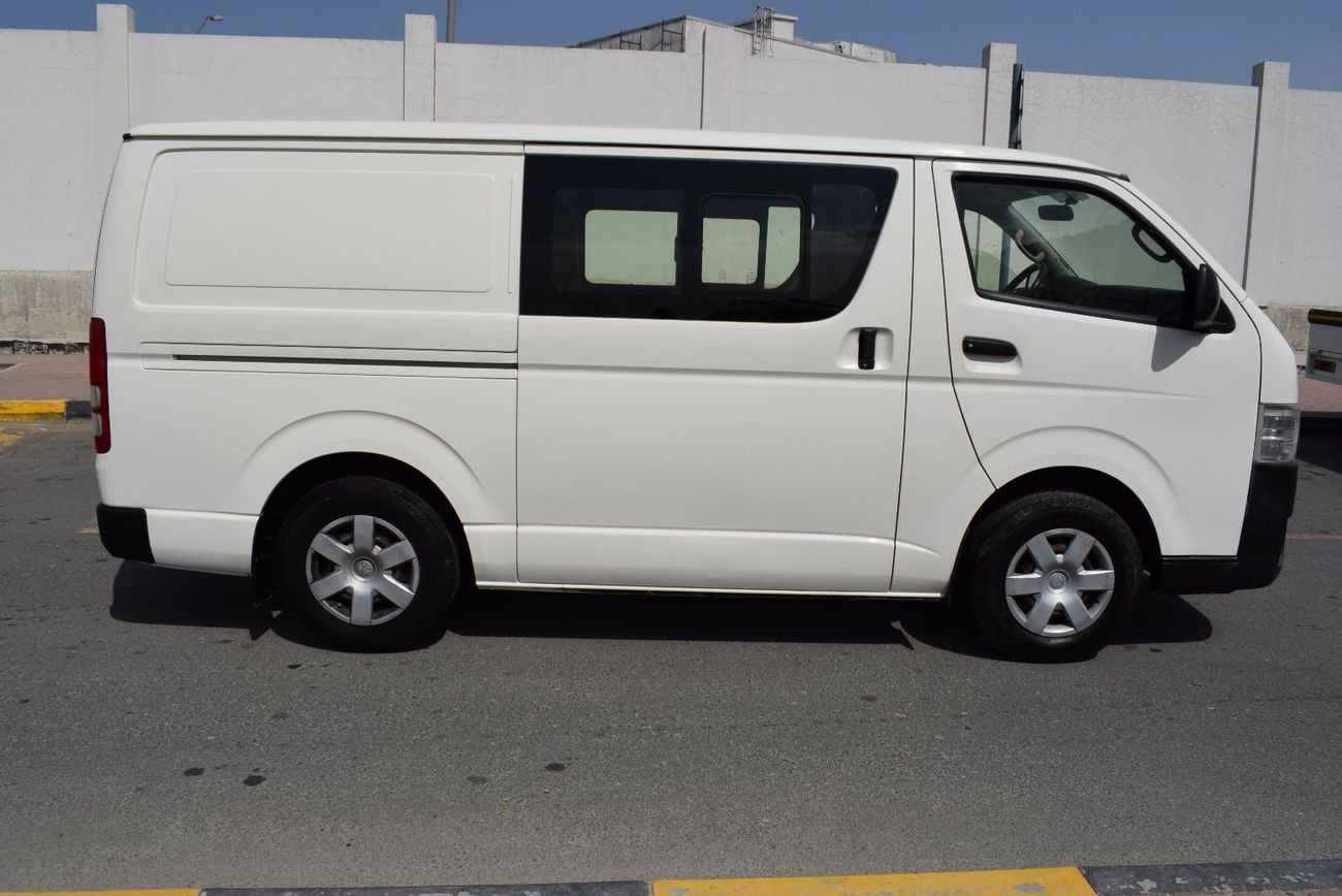 تويوتا هاياس Toyota Hiace 6 seater Van, model:2018.