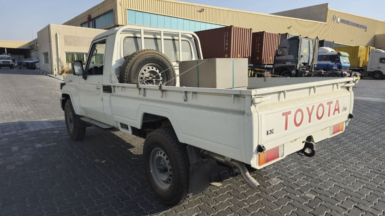 تويوتا لاند كروزر LC79 4.2L Pickup Single cab 5- MT 4X4