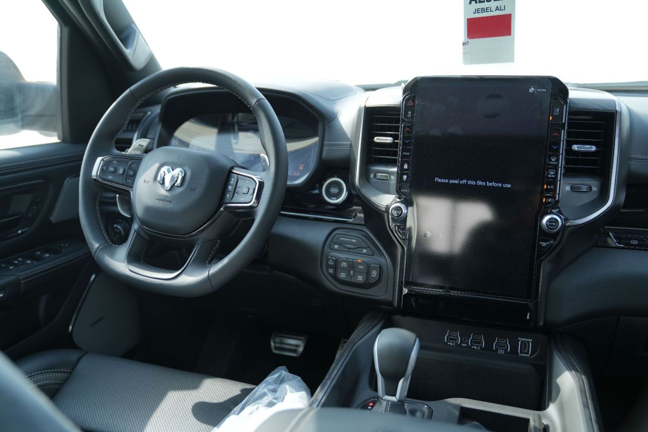 رام 1500 Rebel 5.7L Crew Cab Utility (5 Seater)