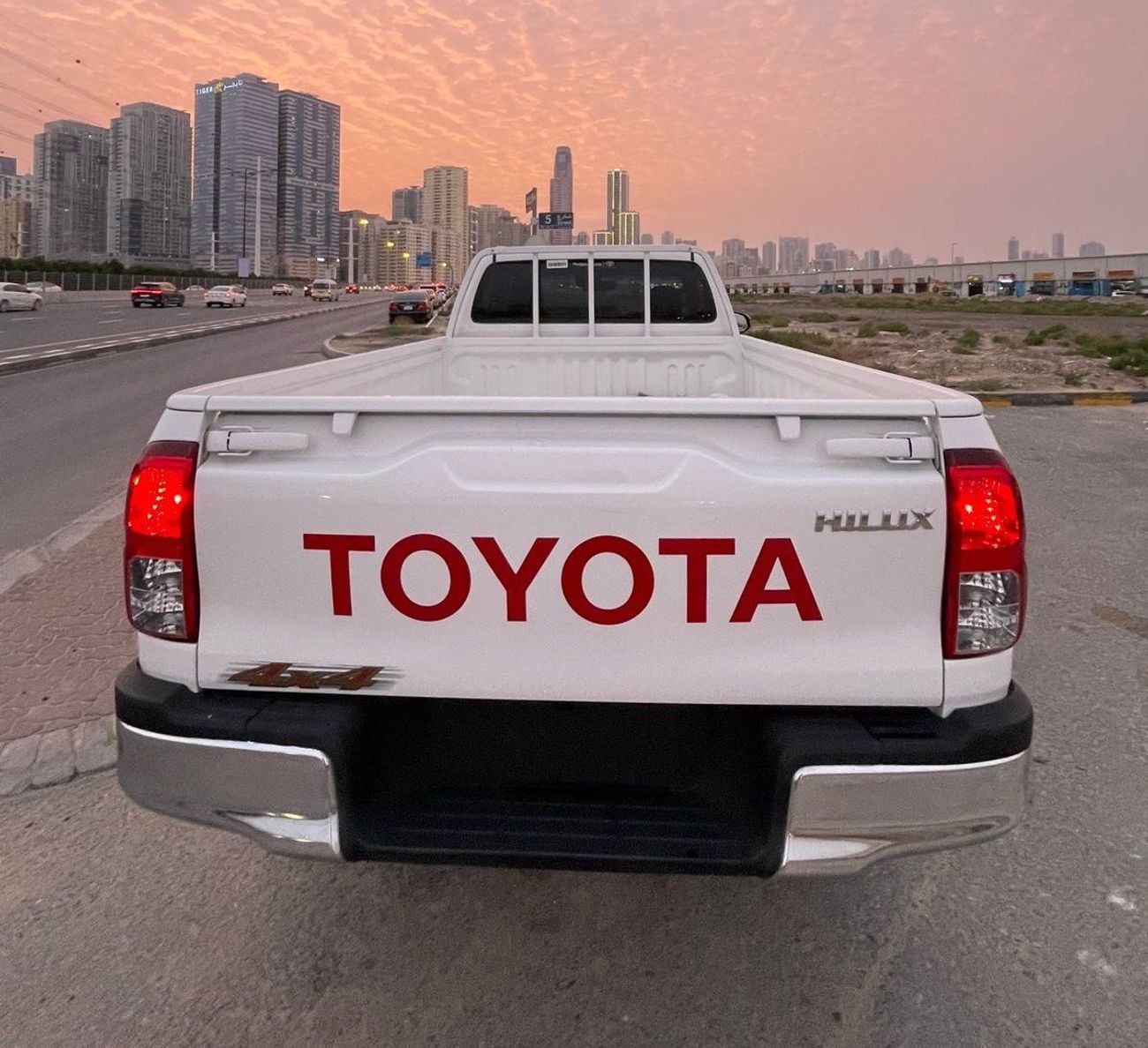 تويوتا هيلوكس DIESEL 2.8 LITER ,RIGHT HAND DRIVE ,MANUAL GEAR ,FOR EXPORT ONLY