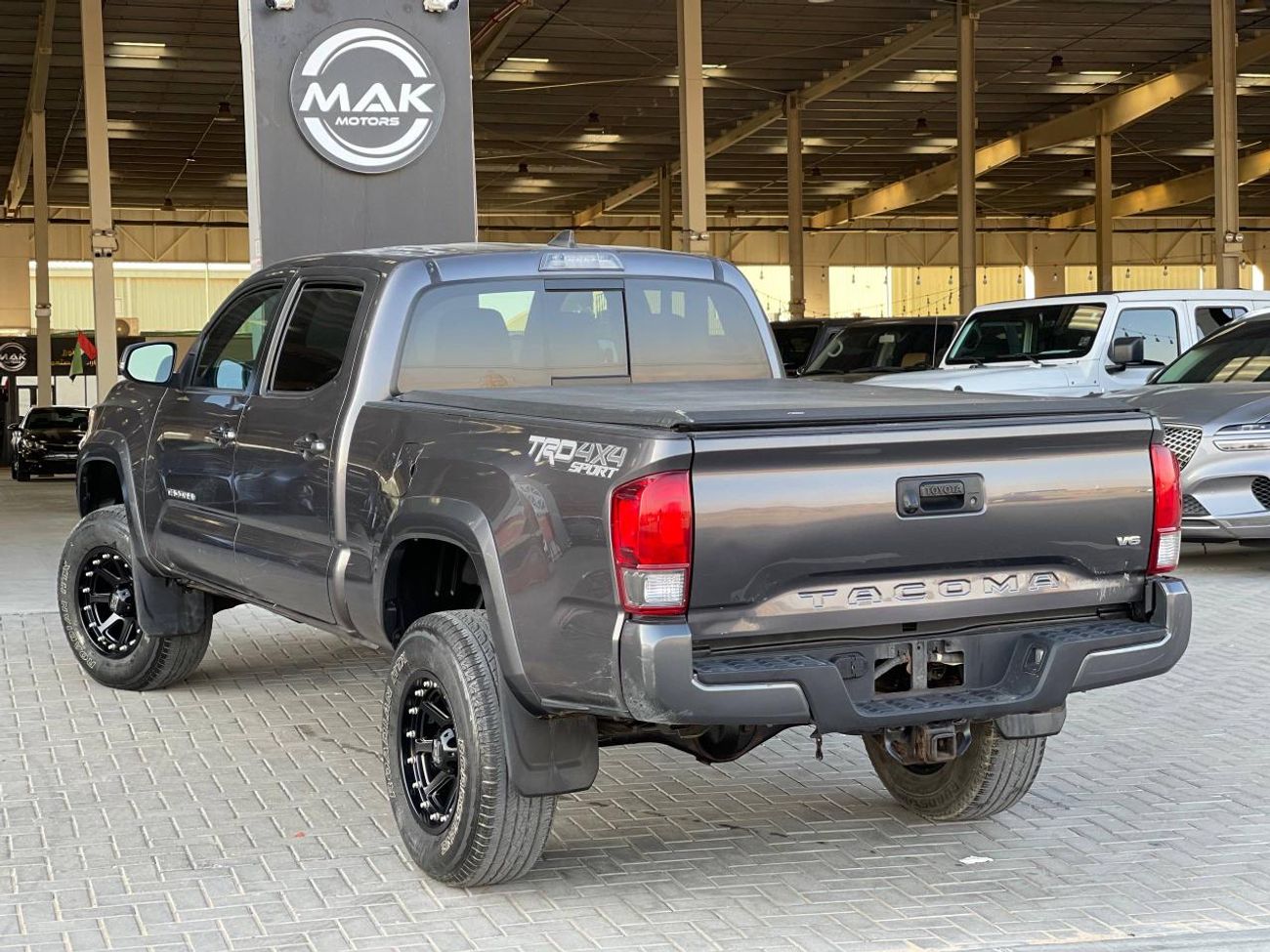 تويوتا تاكوما TRD / V6 / طويل / دخول بدون مفتاح / تشغيل بدون مفتاح / شاشة كبيرة / بحالة ممتازة