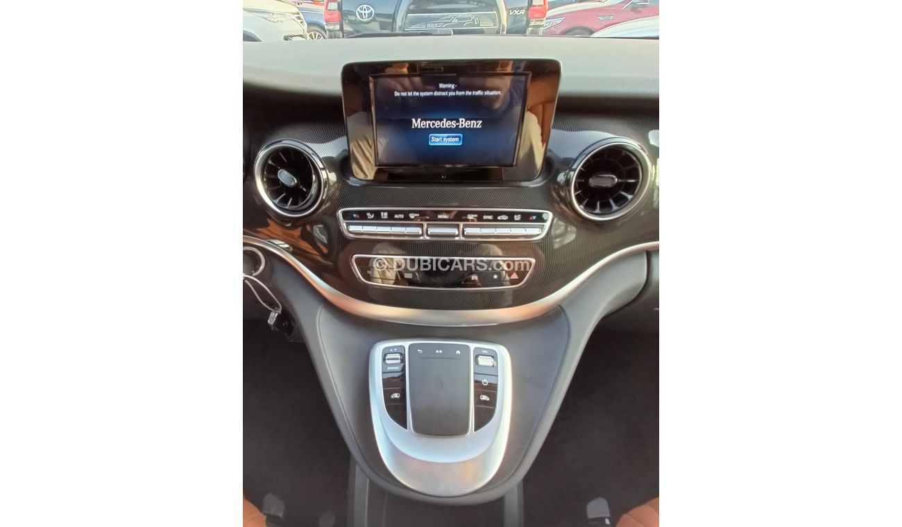 Mercedes-Benz V 250 V4, 2.0L Petrol,  VIP, Platinum, Front & Rear DVD's With Leather Seats, and Much More (CODE #VITO)