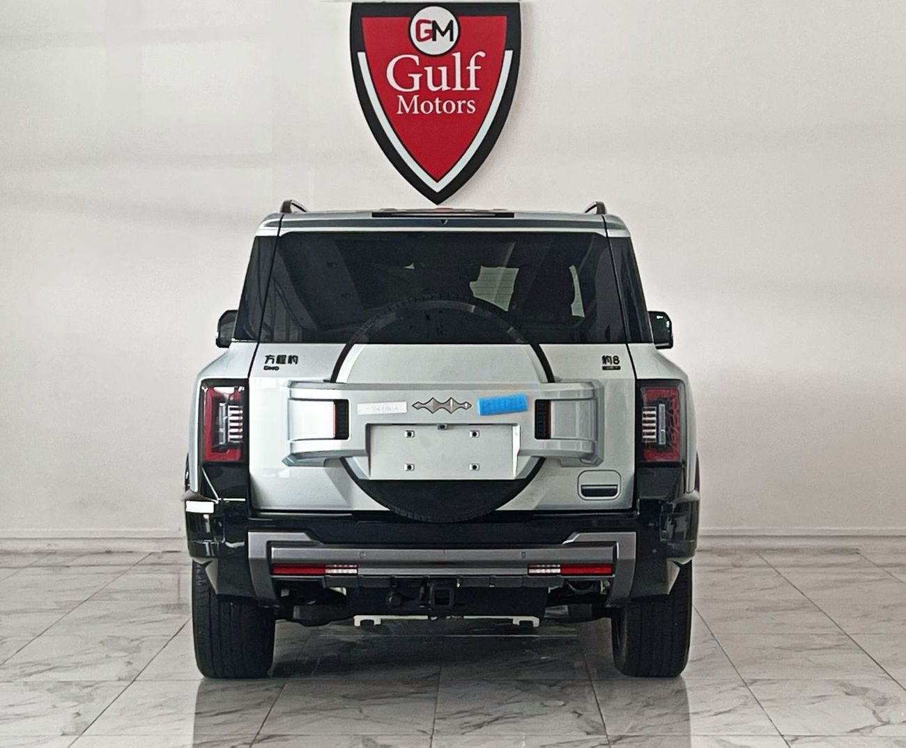 BYD Leopard 8 8 Plug in Hybrid 2.0 L 500 KW dual motor - 100,000km service contract - 10 years warranty - 7 Seater