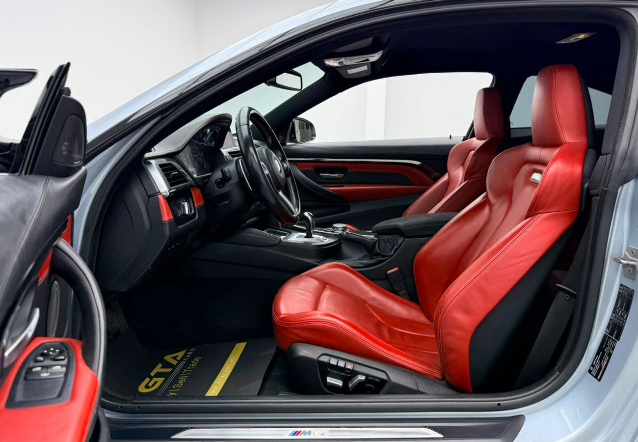 BMW M4 STD 2017 BMW M4 Competition Coupe, Full BMW Service History, Carbon Fiber Package, Fully Loaded, GCC