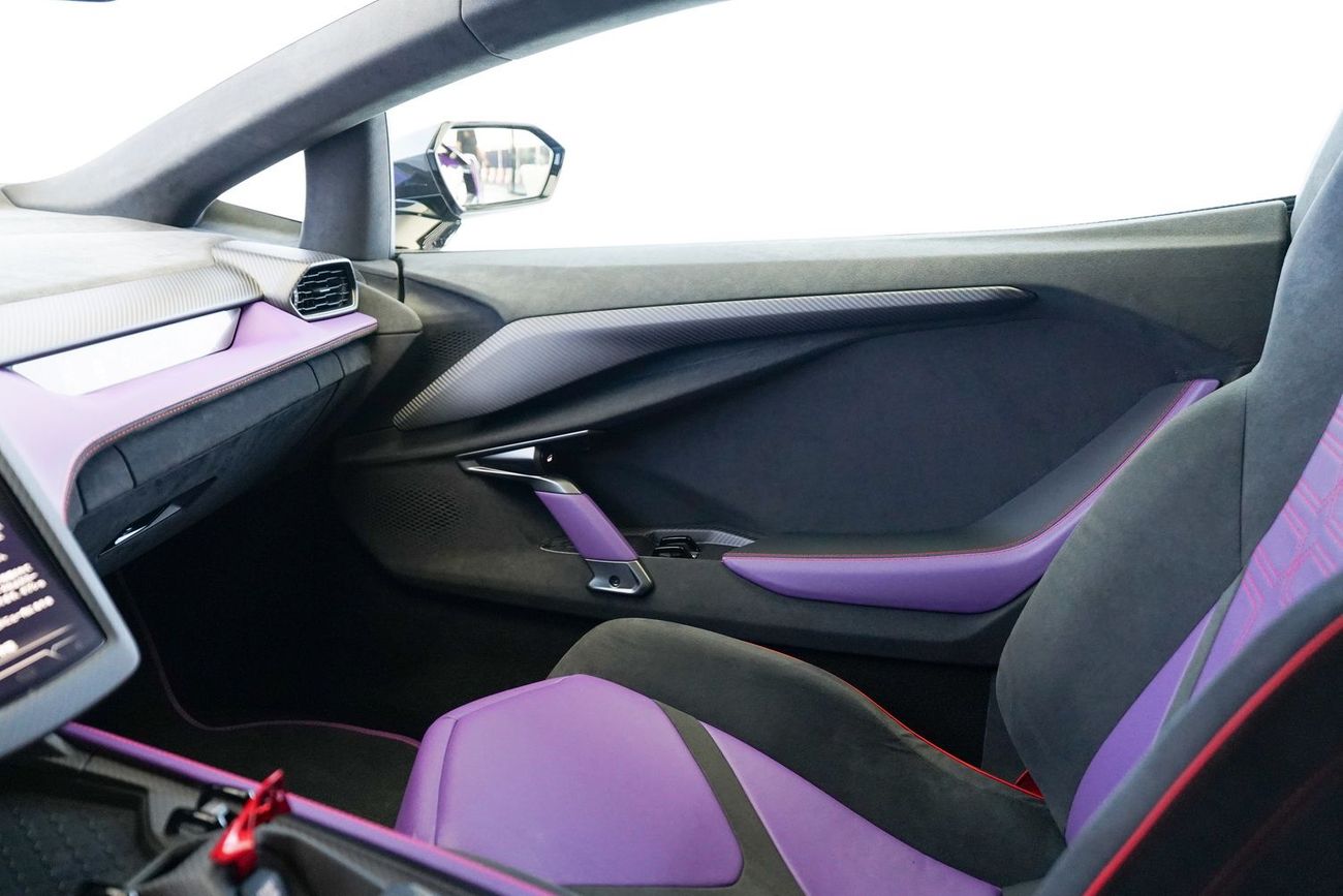 لامبورغيني ريفويلتو 6.5L V12 Hybrid