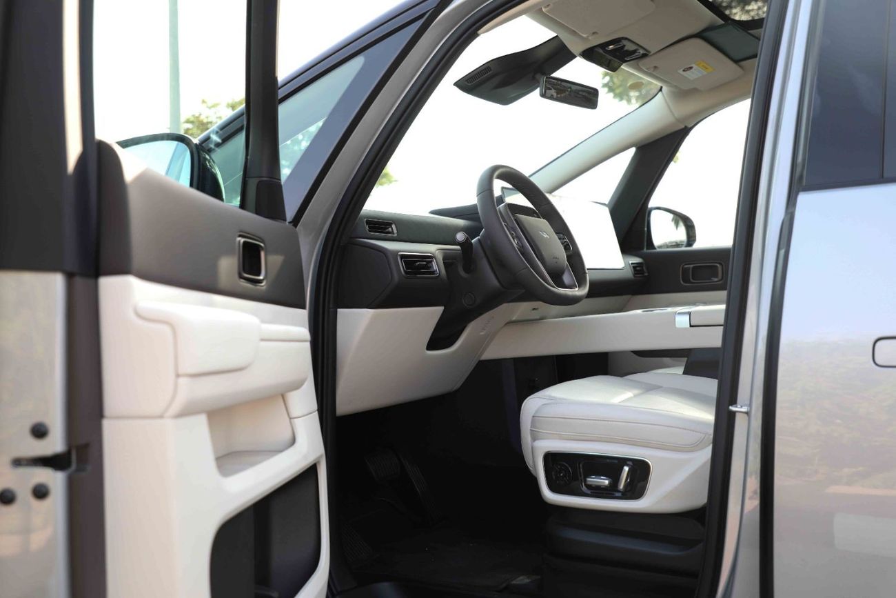 Li Auto Mega 2024 Lixiang Mega Ultra Version - Silver inside White | Export Only