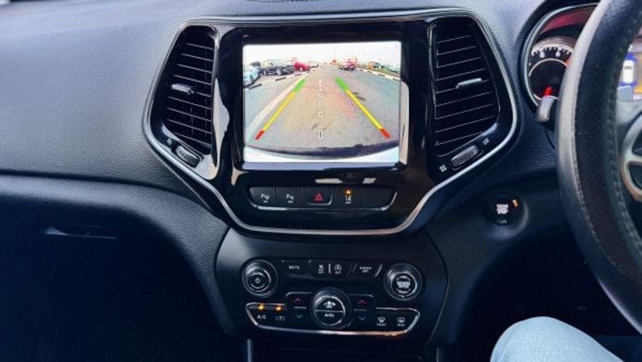 جيب شيروكي PREMIUM FEATURES | AT | LEATHER SEATS | 3.2L PETROL ENGINE | 4WD