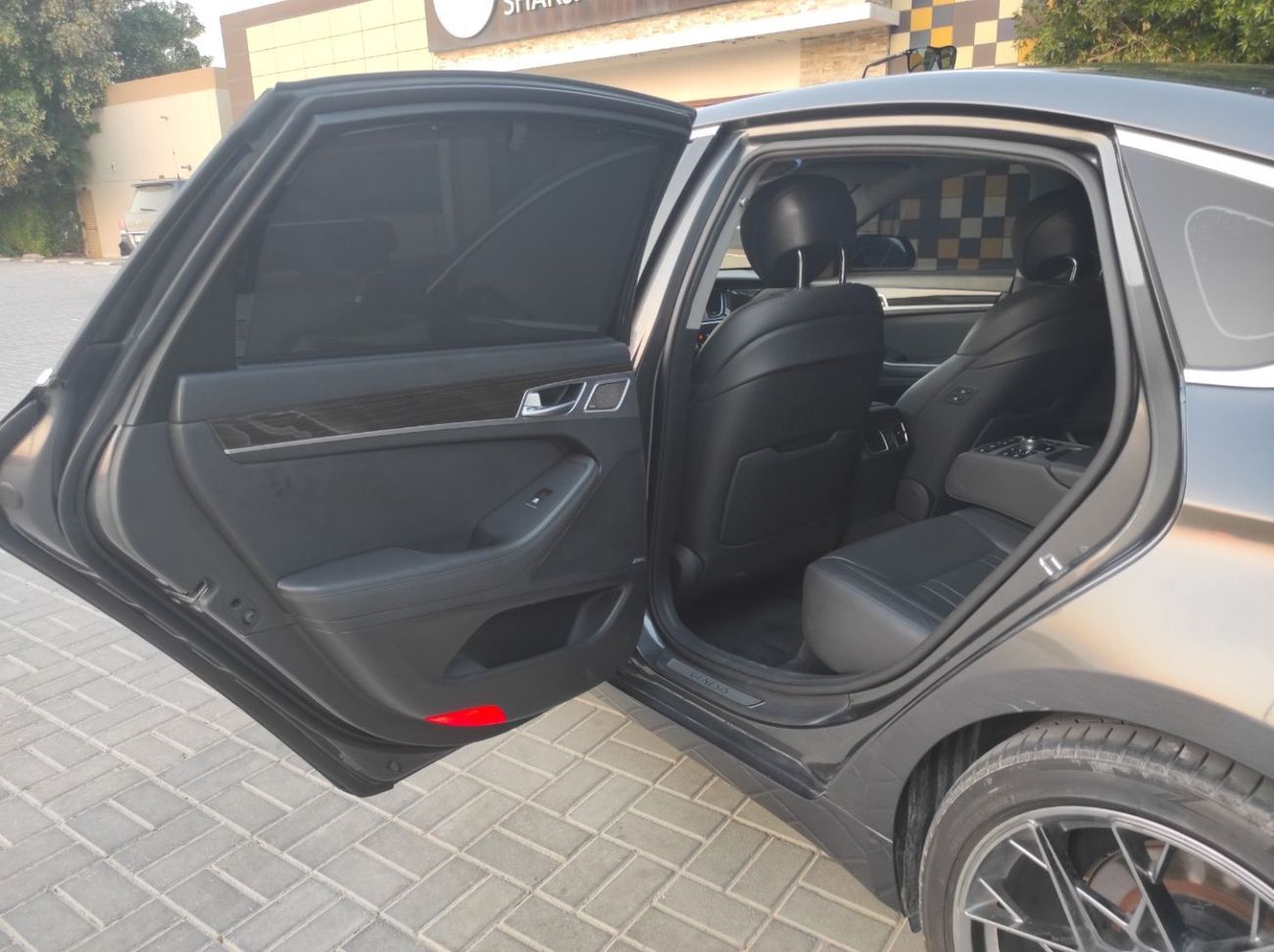 Genesis G80 Sport Royal 3.3L Genesis G80 2017 V6 3.3 full automatic