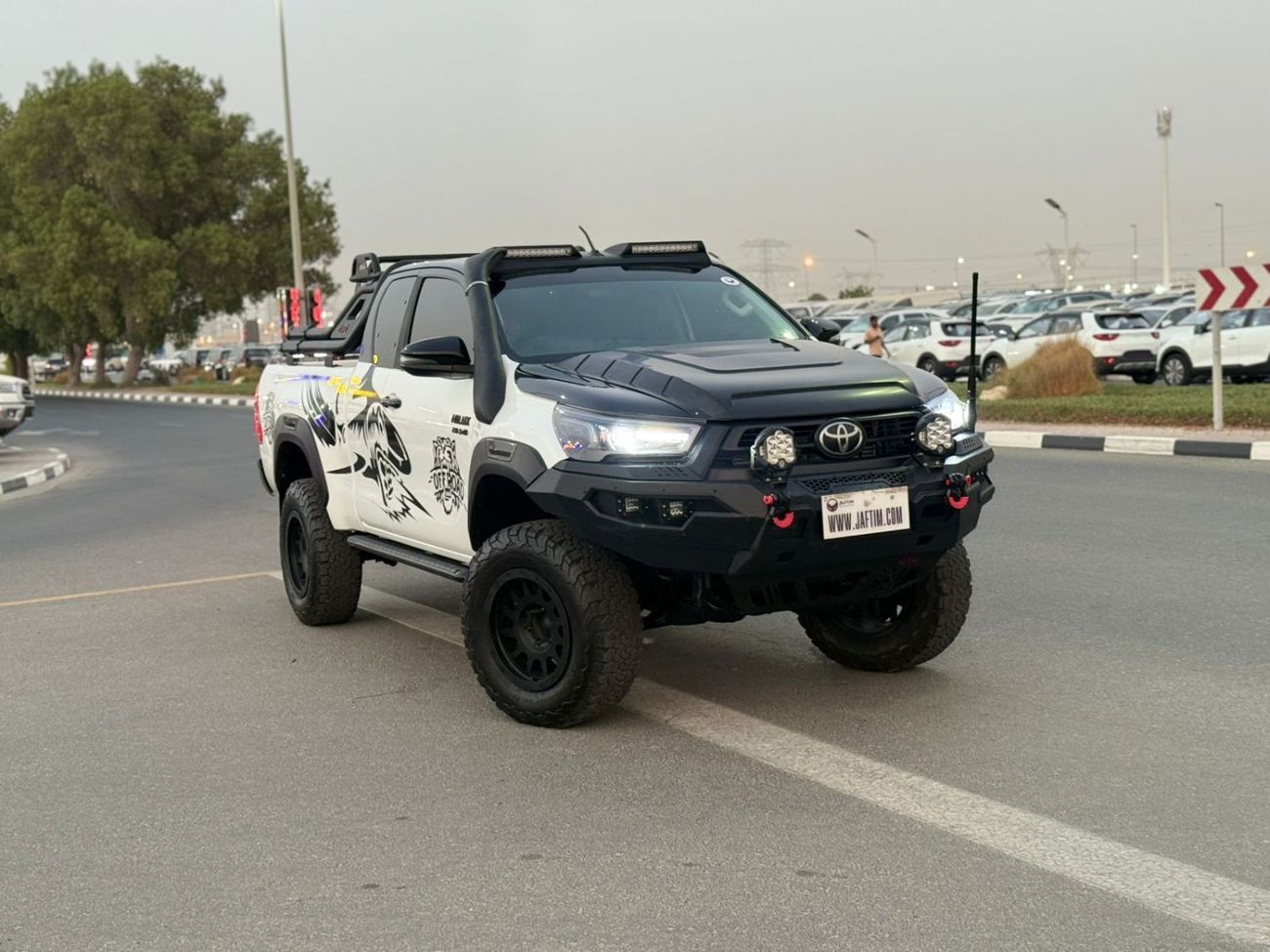 Toyota Hilux SMART CAB OFF ROAD MODIFIED 2019 | 2.8L DIESEL ENGINE | AT | AIR SNORKEL | 4WD