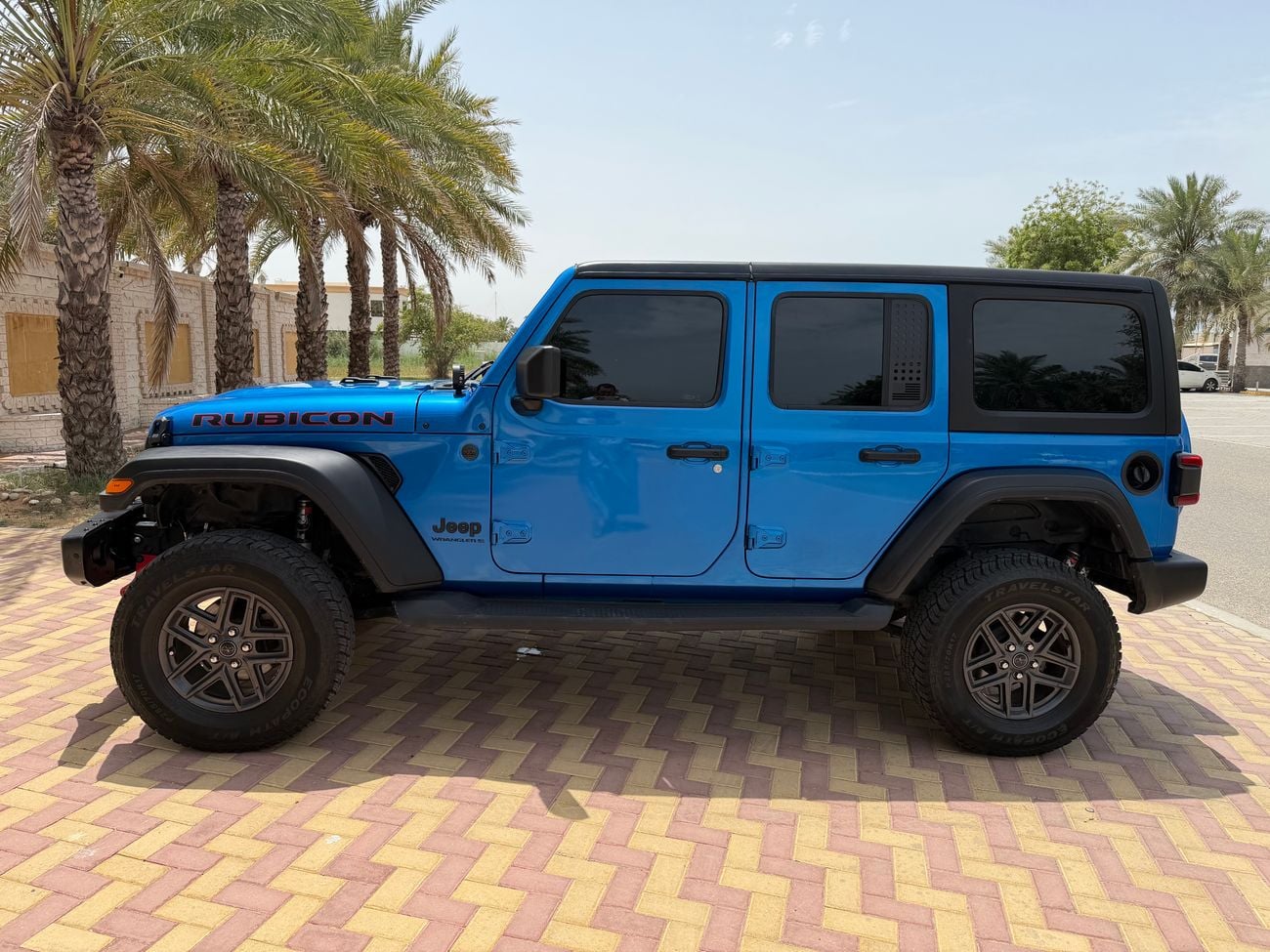 Jeep Wrangler 2024 Jeepers Edition Rubicon V6 in perfect condition!