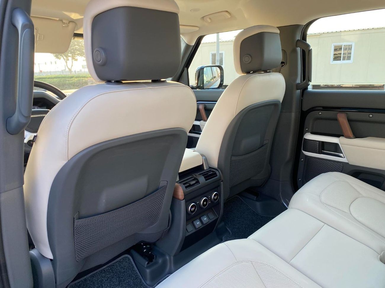 Land Rover Defender BRAND NEW**2024**GCC SPEC UNDER WARRANTY