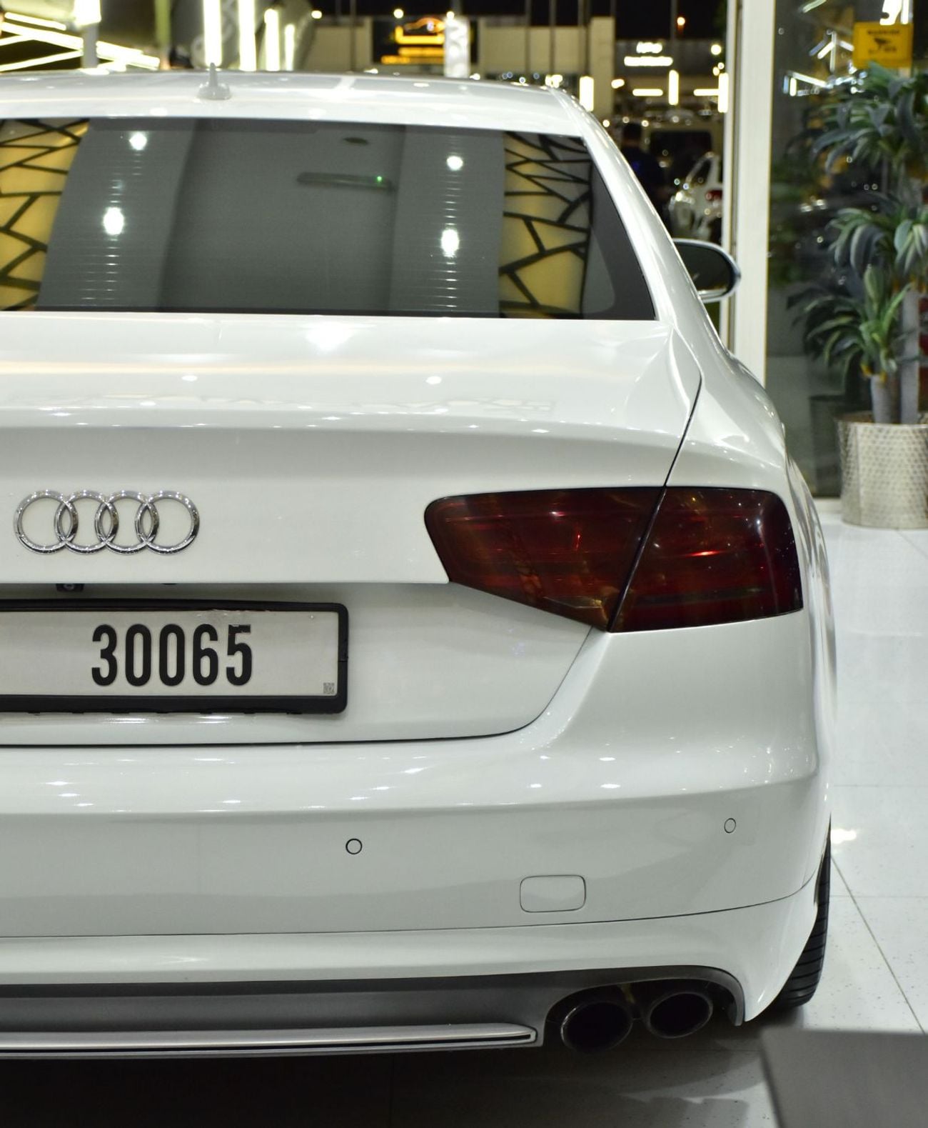 أودي S8 EXCELLENT DEAL for our Audi S8 TFSi ( 2013 Model ) in White Color Korean Specs
