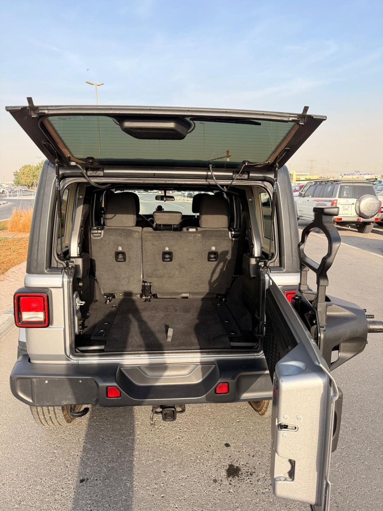 Jeep Wrangler Unlimited Sahara 2.0L A/T