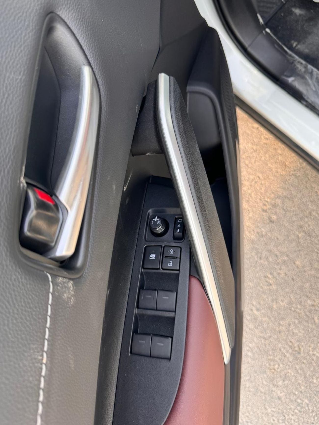 تويوتا كورولا كروس LTD HEV Corolla cross  1.8 L hybrid  2025 YM Sunroof  Medium option  GCC spec