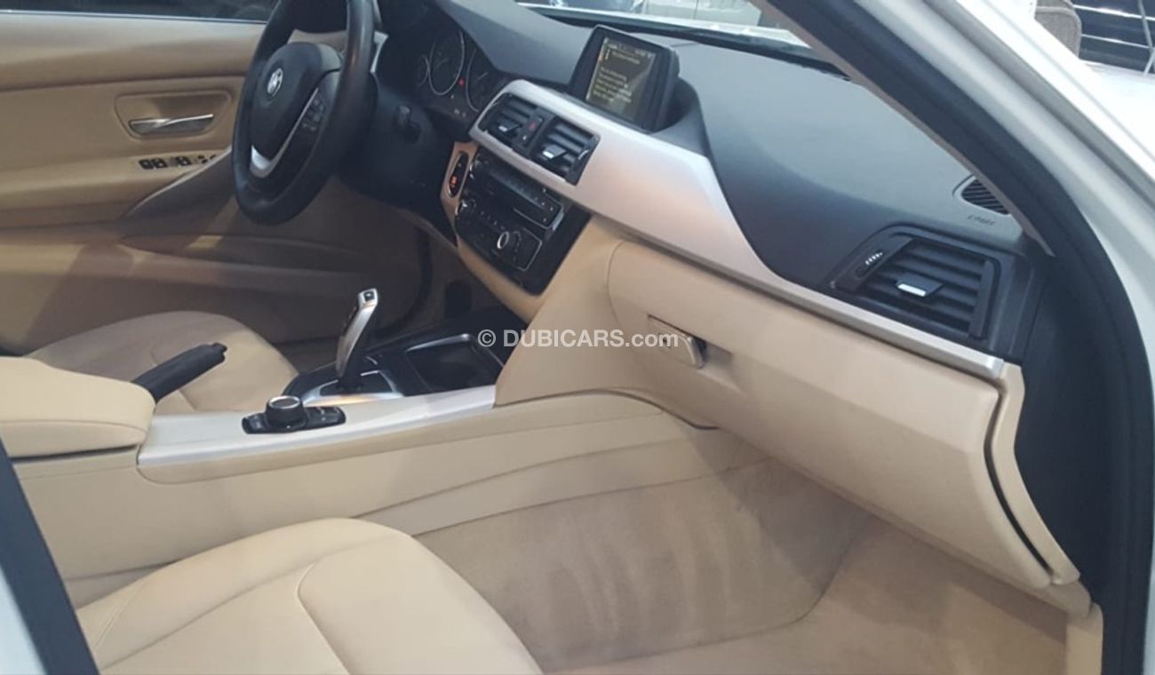 BMW 320i Bmw 320 model 2017 GCC car prefect condition full service full option low mileage