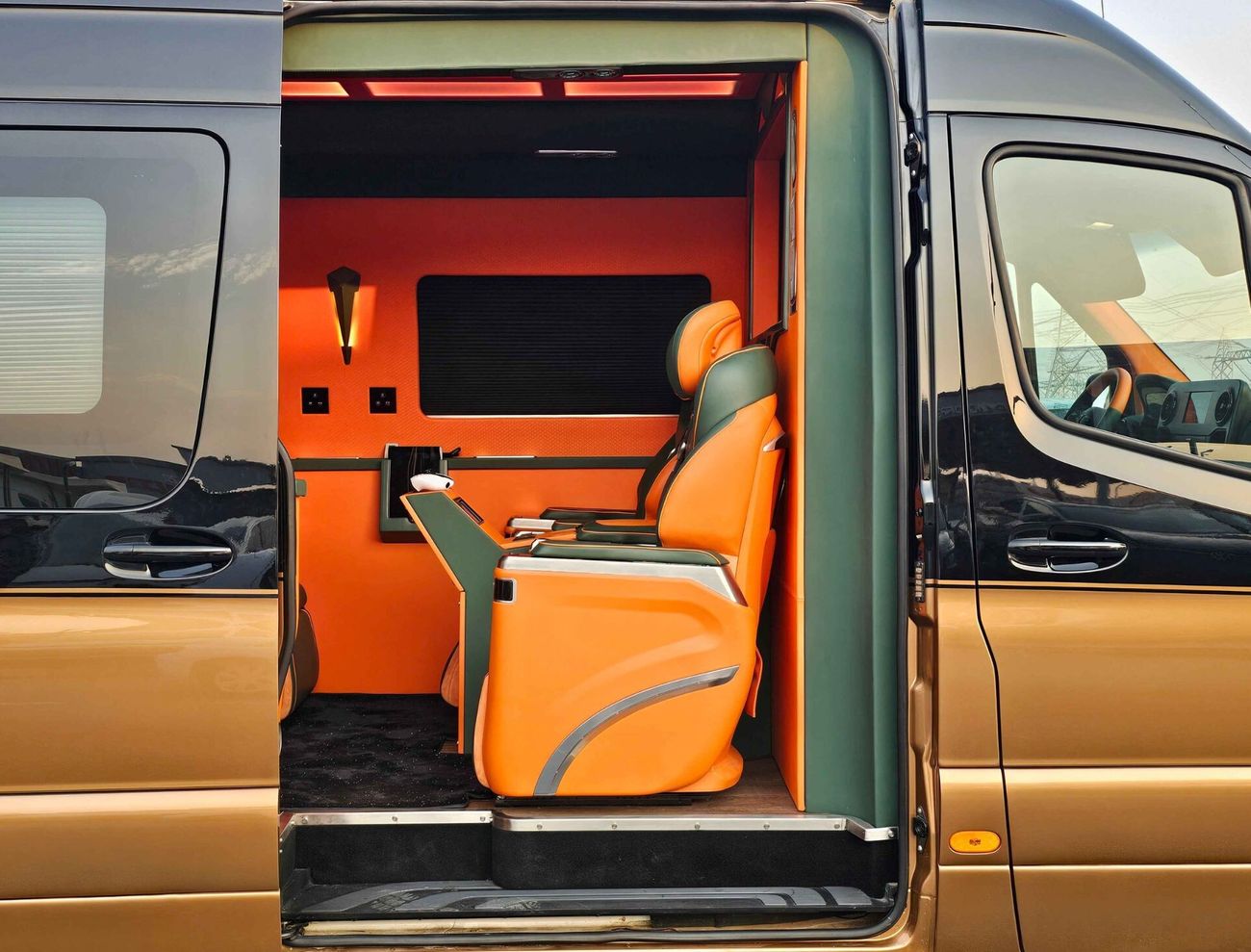 مرسيدس بنز سبرينتر A/T / DIESEL / VIP SEAT WITH VENTILATION AND MASSAGE / 9 SEATER / LOT# 72374