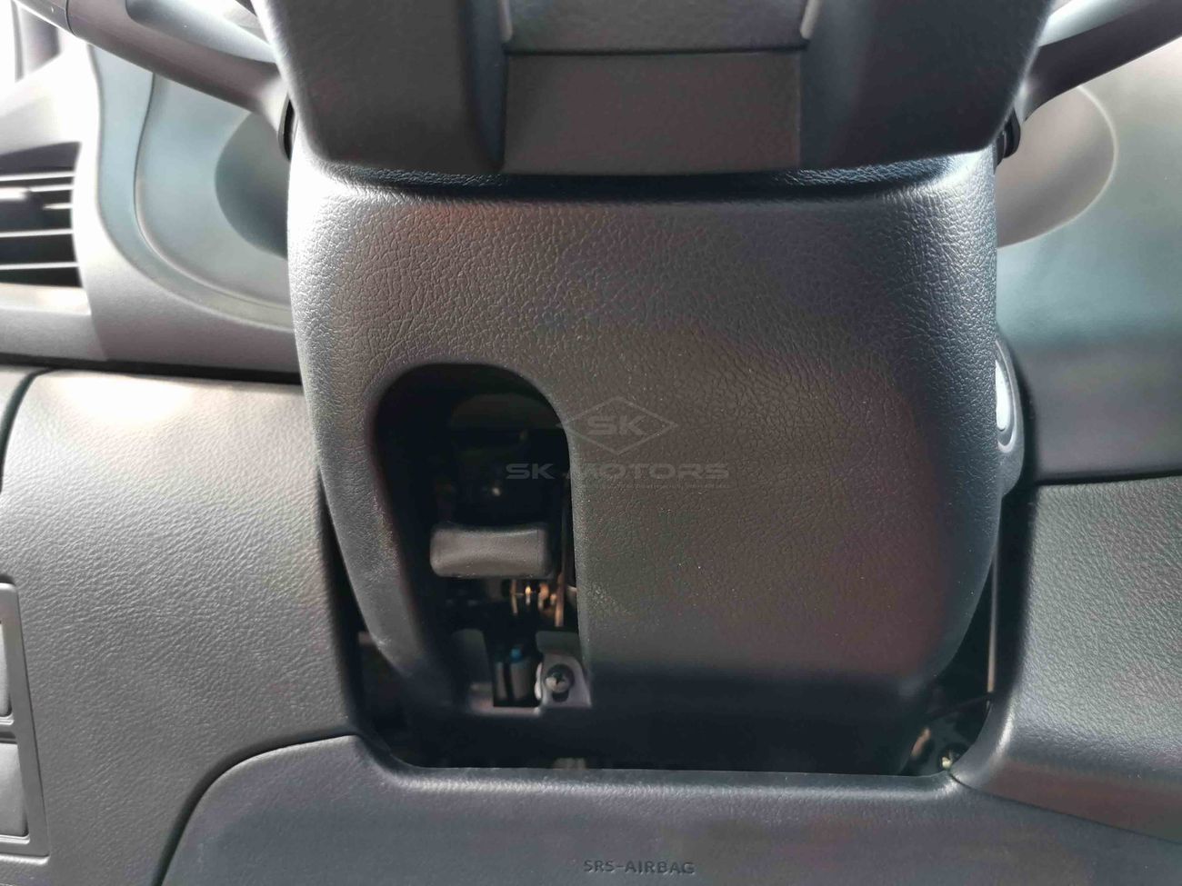 Toyota Hilux 2.4L Diesel, 17" Rims, Power Heat Switch, Rear Camera, Bluetooth-DVD, Fog Lights (CODE # THMO02)