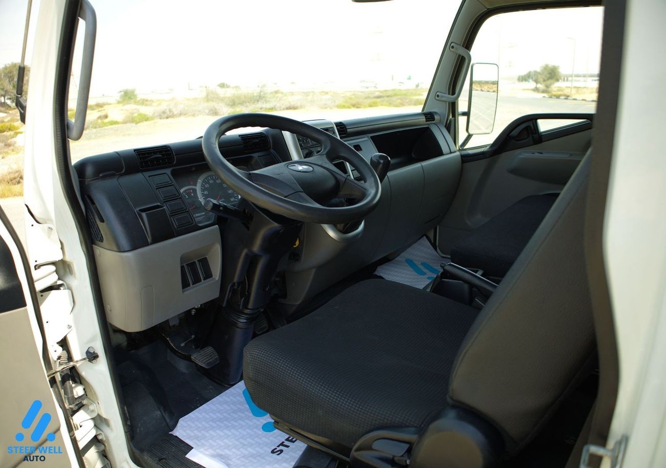 Mitsubishi Fuso Canter 2021 Canter - Short Chassis - Dry Box with Tail Lift - Diesel M/T - GCC - Book Now!