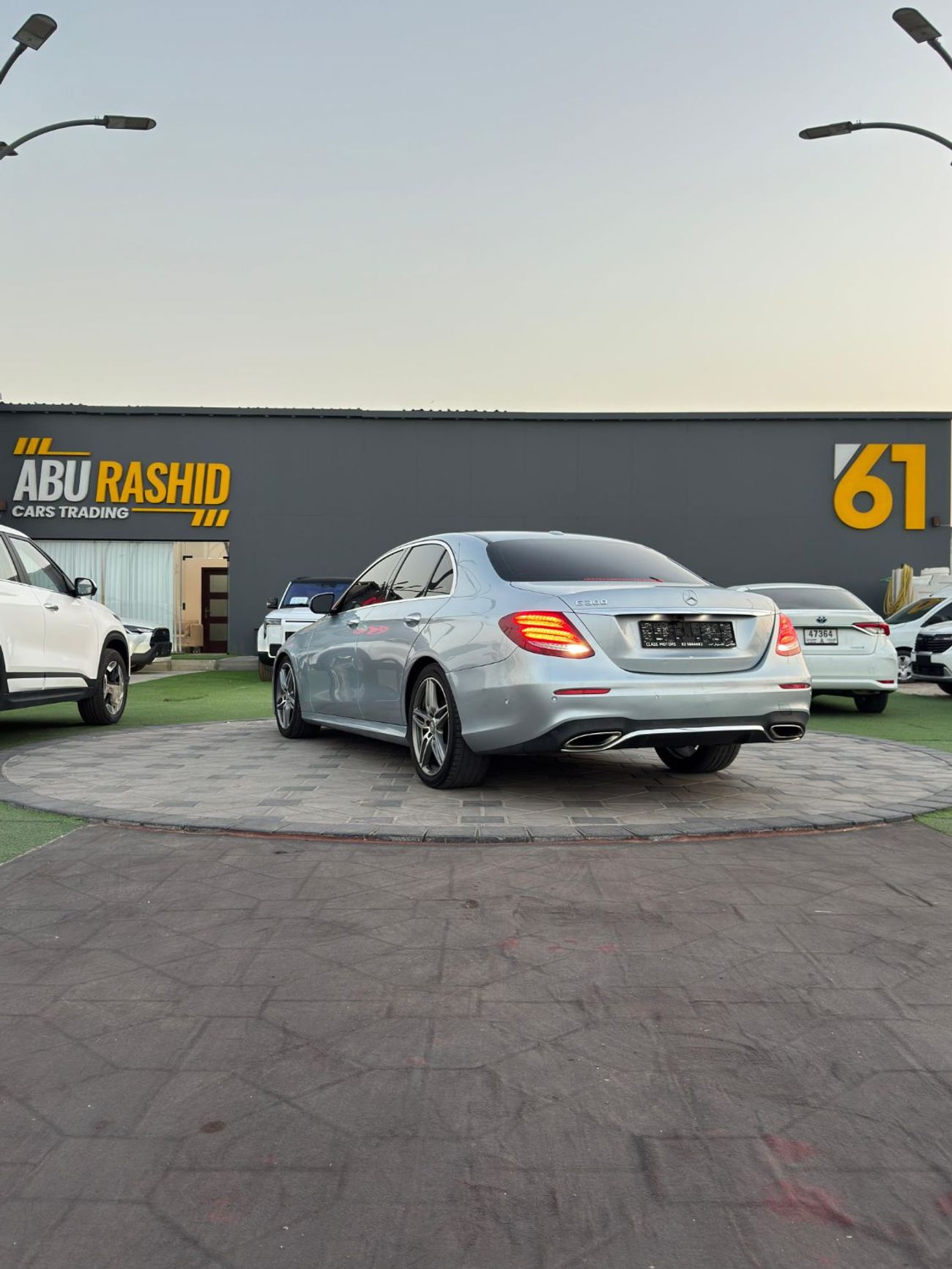 Mercedes-Benz E300 Premium 2.0L