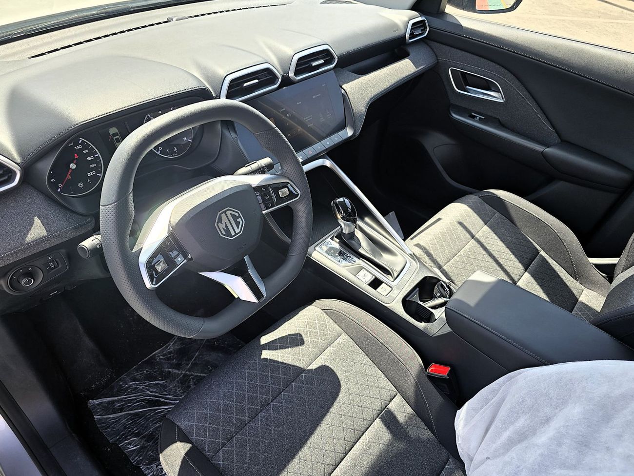 MG ZS MG zs New Shape STD1.5l A/T  Silver Color 2026 Model