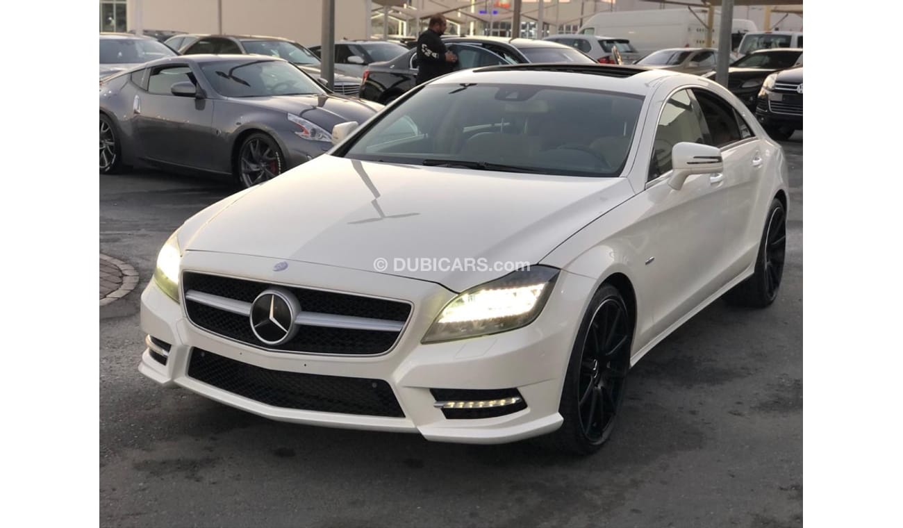 Mercedes-Benz CLS 550 Mercedes benz CLS500 model 2012 GCC car prefect condition full option low mileage sun roof leather