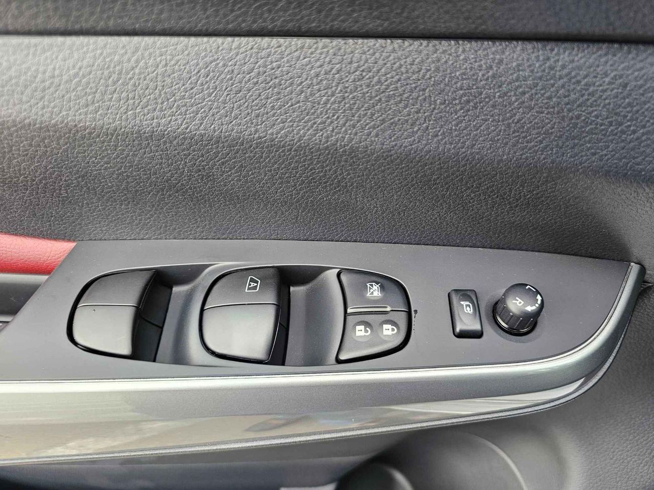 Nissan XTerra PLATINUM / 2.5L / LEATHER SEATS WITH "4" CAMERAS  (CODE # 67964)