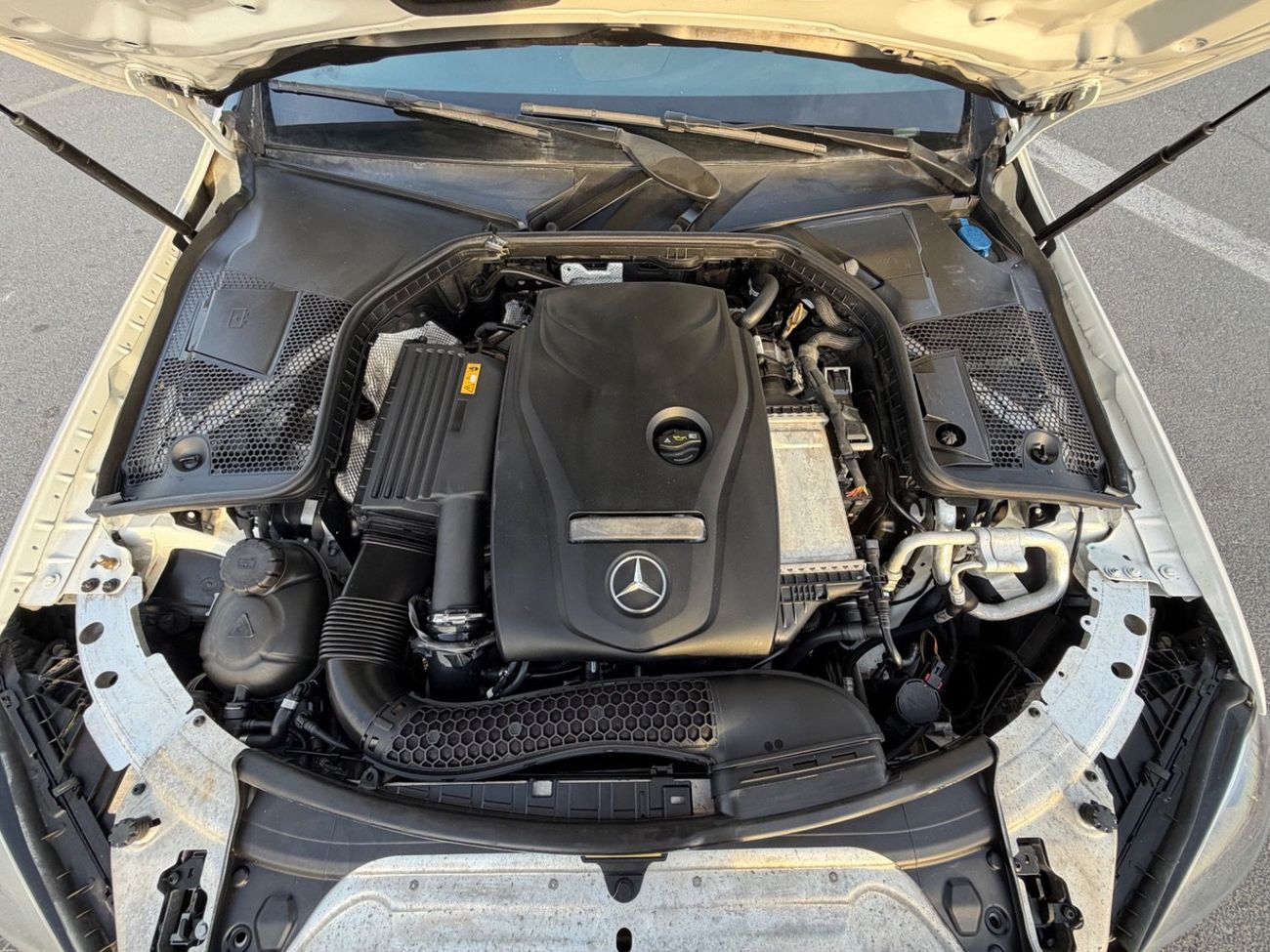 Mercedes-Benz C 300 Luxury 2.0L 2018 MERCEDES BENZ C300 FULL OPTIONS IMPORTED FROM USA