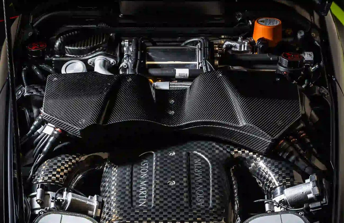 أستون مارتن فالكيري 6.5L V-12 Naturally Aspirated V12  Engine + eMotor