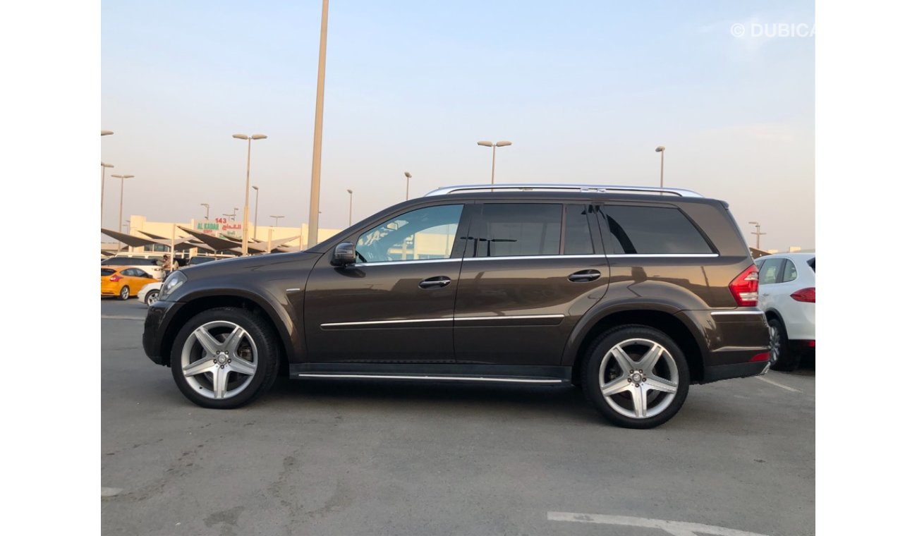Mercedes-Benz GL 500 MERCEDES BENZ GL500 MODEL 2012 GCC car prefect condition full option panoramic roof leather seats