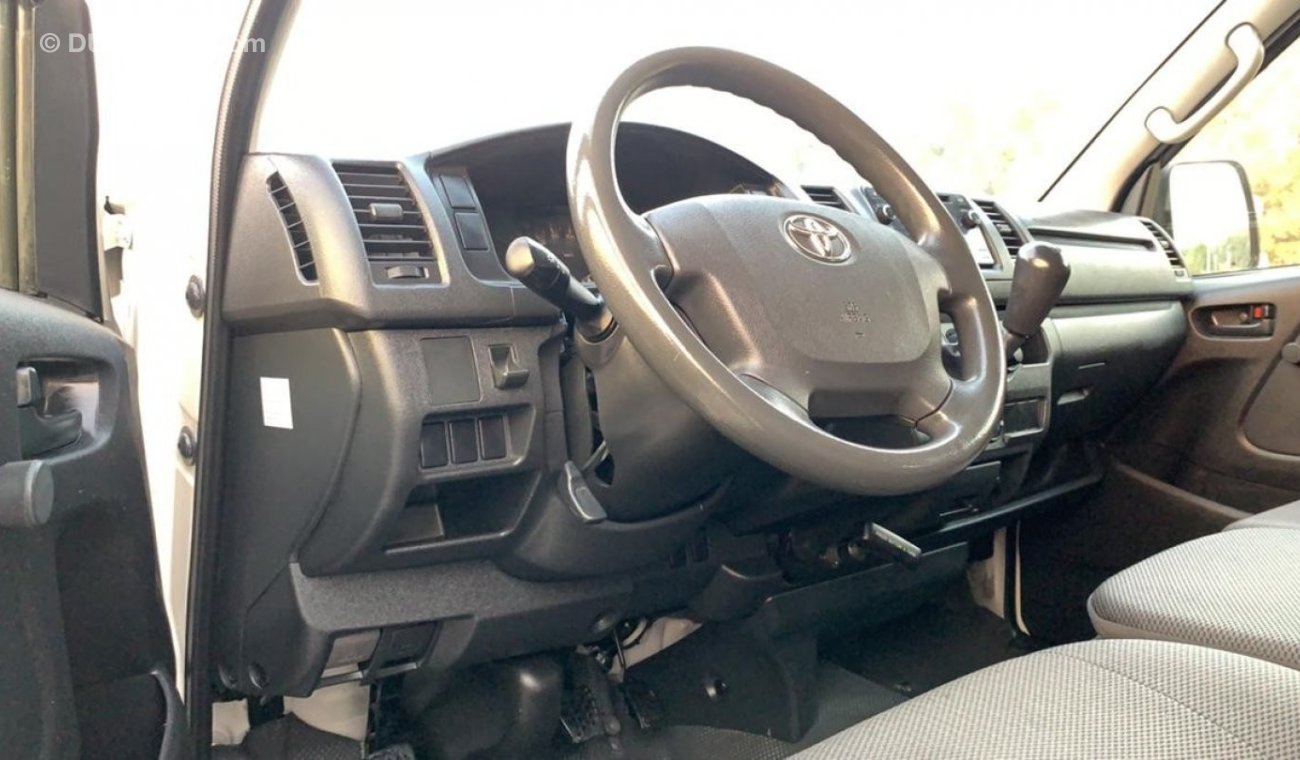 تويوتا هاياس Toyota Hiace 6 Seats Van 2014 Ref# 465
