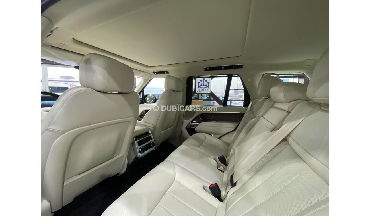 Land Rover Range Rover BRAND NEW GCC SPEC UNDER WARRANTY AND SERVICE CONTRACT