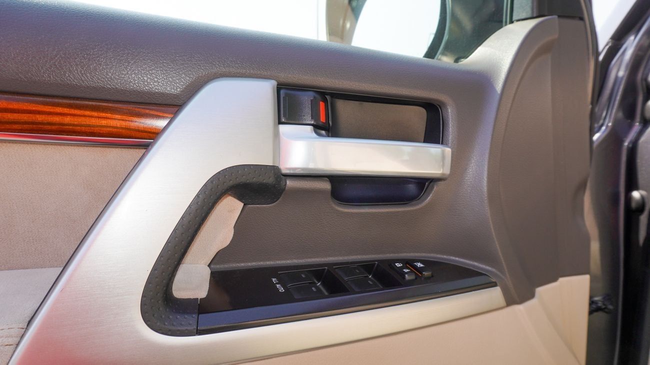 Toyota Land Cruiser EXR 5.7L 4WD