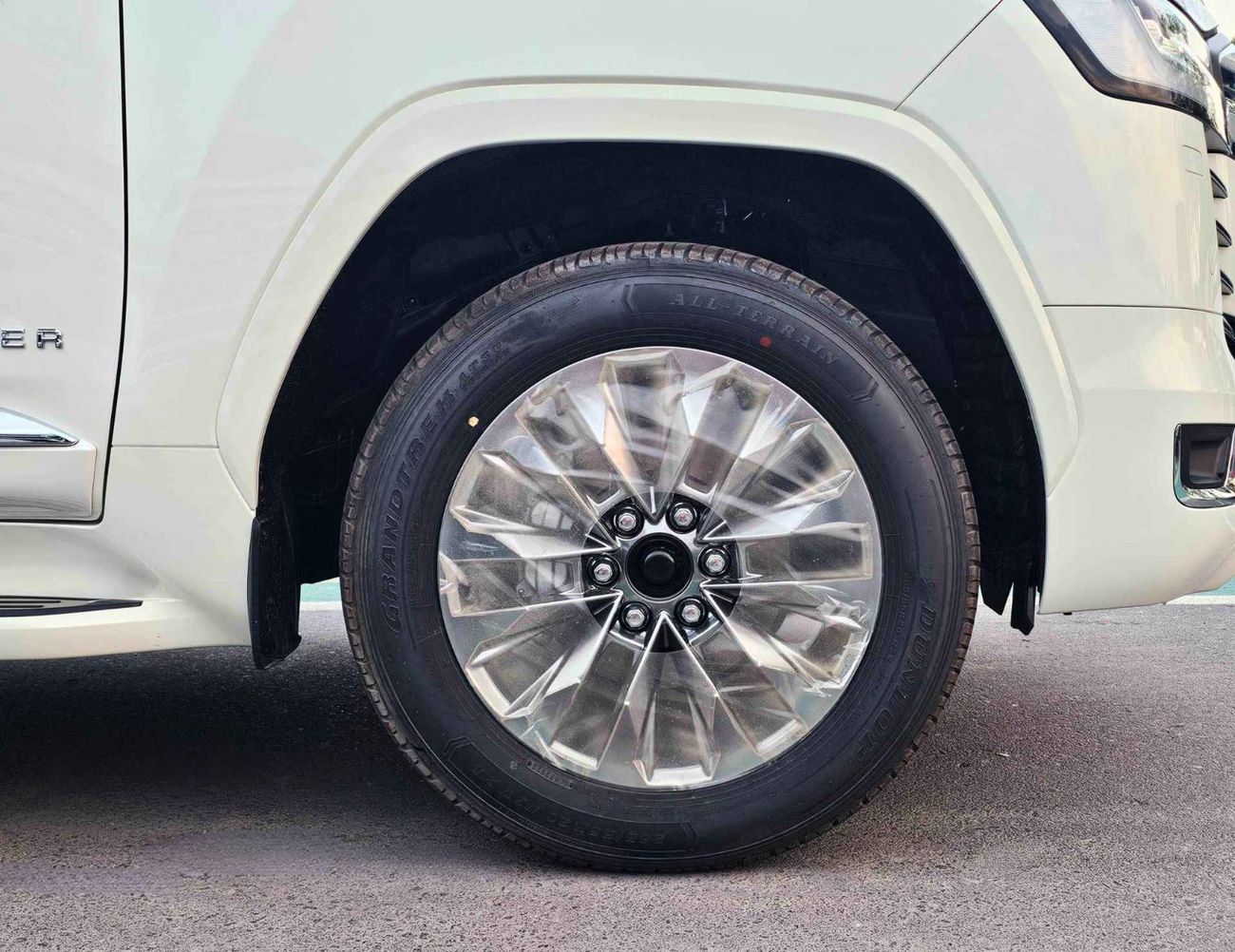 Toyota Land Cruiser VX /4.0L PETROL V6 /RADAR / BIG DVD /JBL SPEAKERS / REAR ENTERTAINMENT DVD / MID OPTION (CODE#LCVX4M