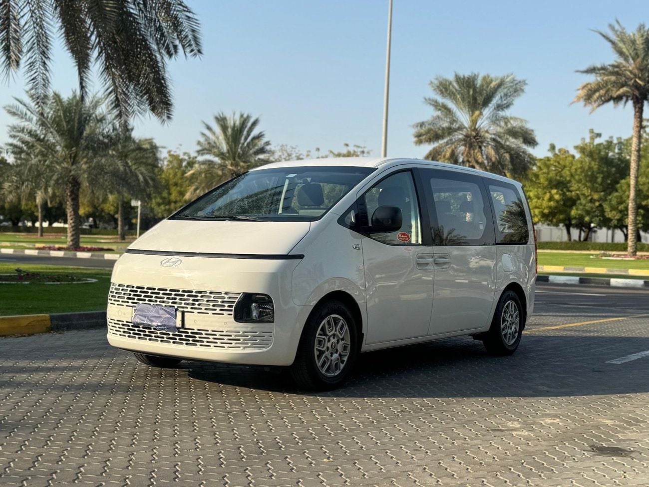 هيونداي ستاريا 3.5L Luxury (7 Seater)