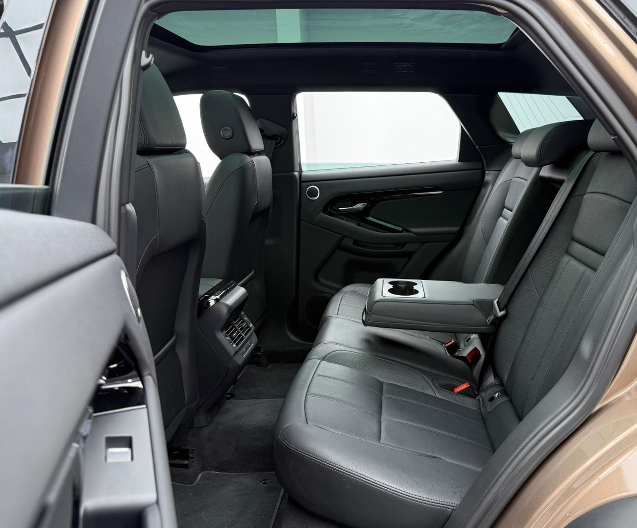 لاند روفر رانج روفر إيفوك Dynamic SE P200 2.0L 2024 Range Rover Evoque P200 Dynamic SE, 2029 RR Warranty + Service Pack, Very