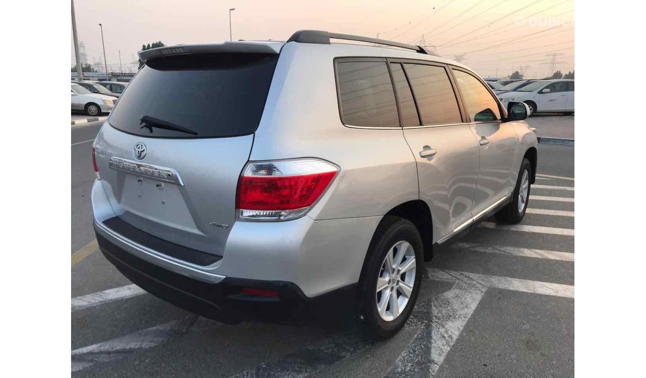 Toyota Highlander fresh and imported and very clean inside out and ready to drive