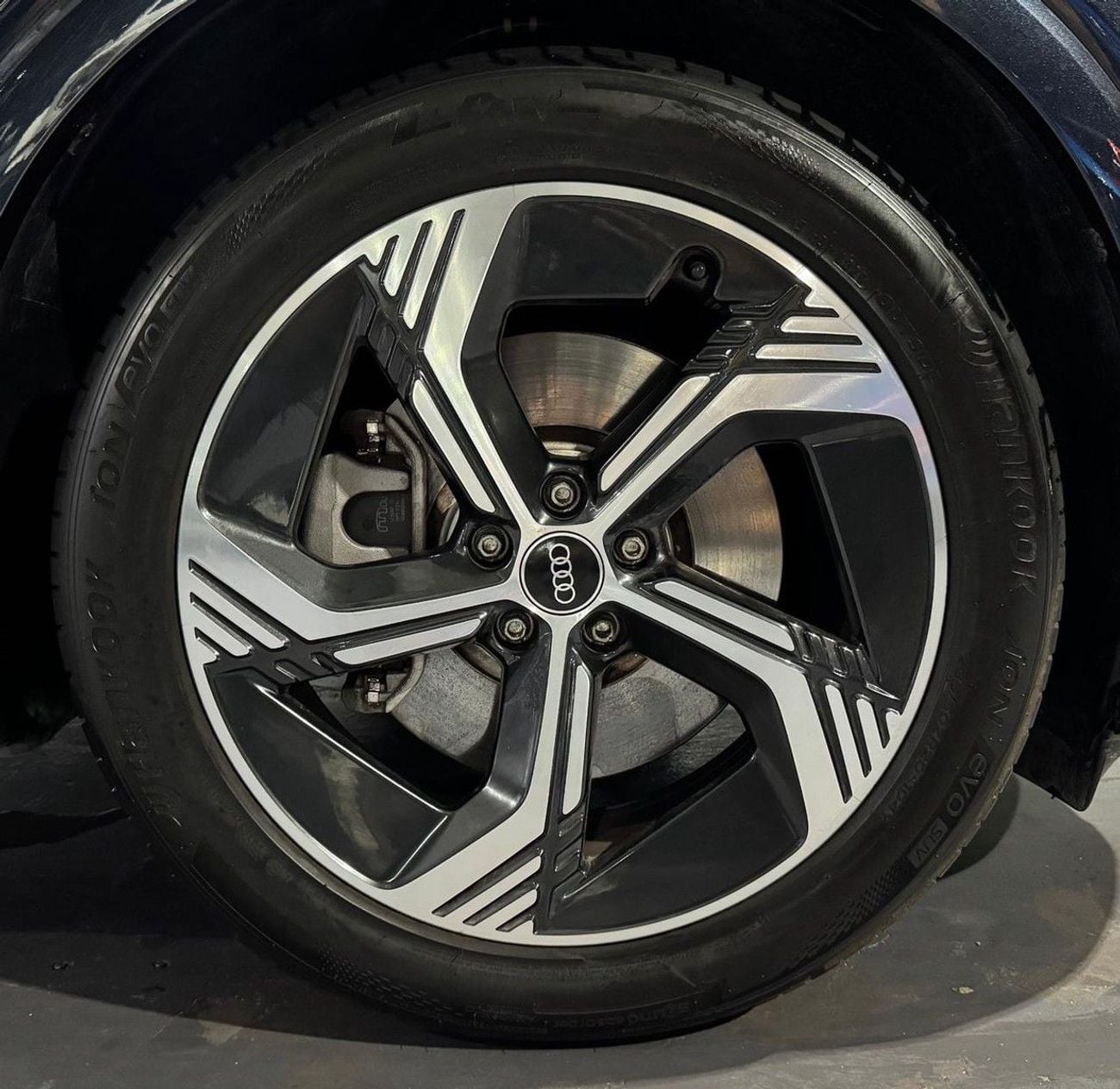 أودي Q4 إي ترون 40 STD (NON GCC) 40 STD (NON GCC)