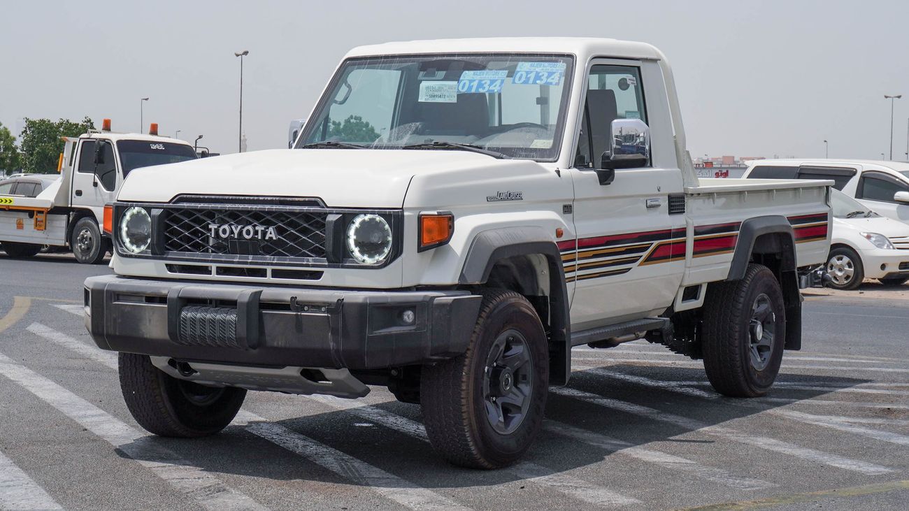 Toyota Land Cruiser Pick Up LX 4.0L V6 A/T