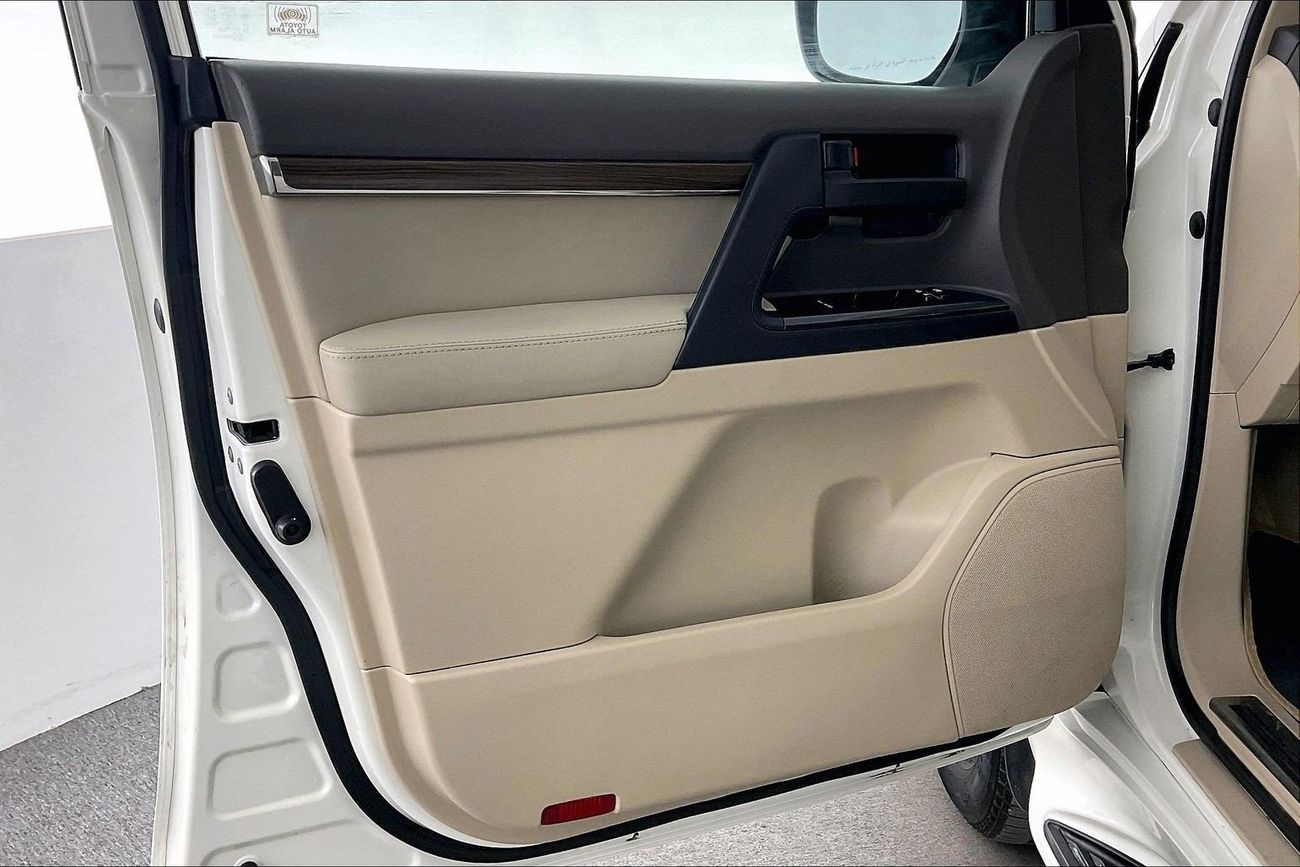 تويوتا لاند كروزر Exclusive | شامل الضمان | 0 ﺪﻔﻋﺓ ﺃﻮﻟﻯ