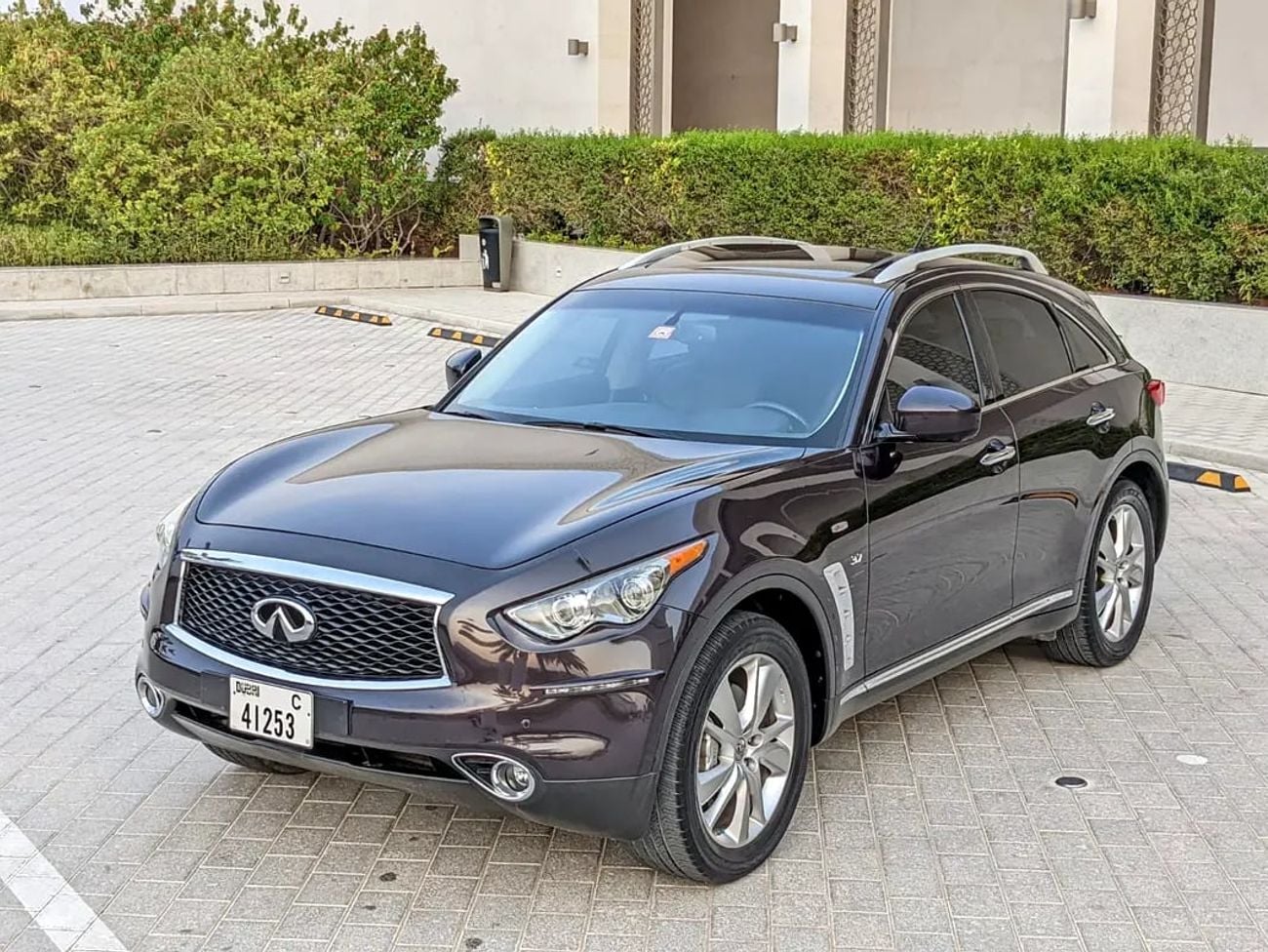 إنفينيتي QX70 LUXURY