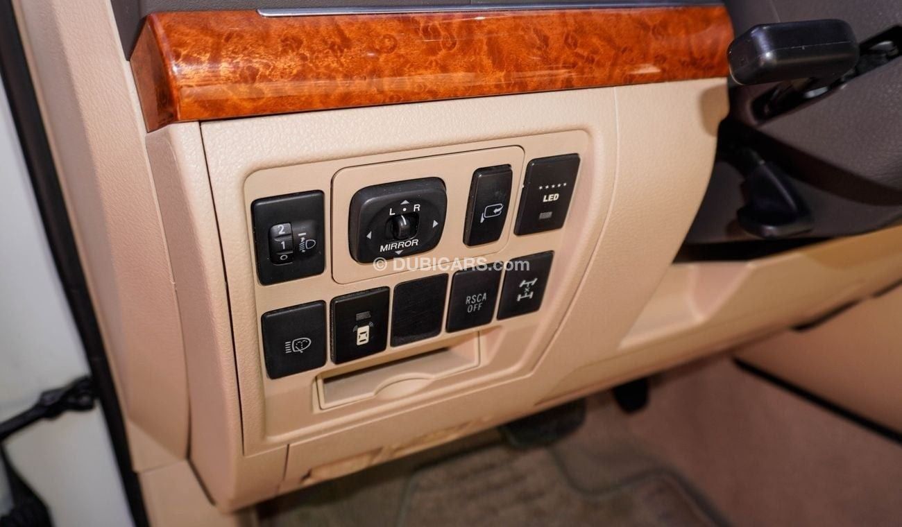 Toyota Land Cruiser GXR V8