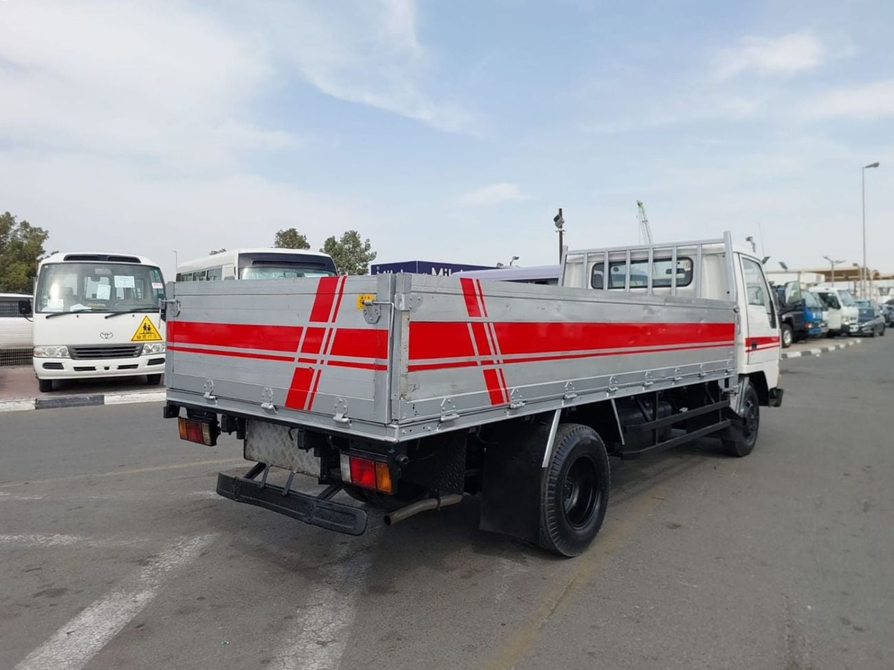 ميتسوبيشي فوسو كانتير (RAMADAN OFFER) MITSUBISHI CANTER TRUCK RHD 1988 MODEL 3.6 L DIESEL MANUAL(PM23190)
