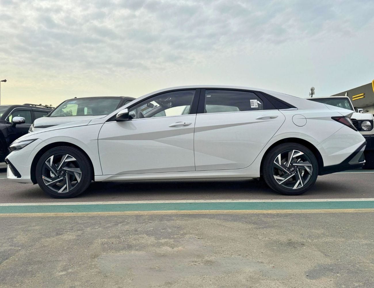 هيونداي إلانترا ELITE / 1.5L PETROL / SUNROOF WITH LEATHER / CHINESE SPCES (CODE# ELITE)