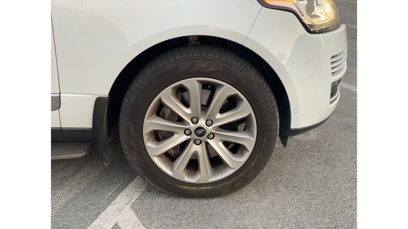 لاند روفر رينج روفر GCC SPEC NEAT AND CLEAN