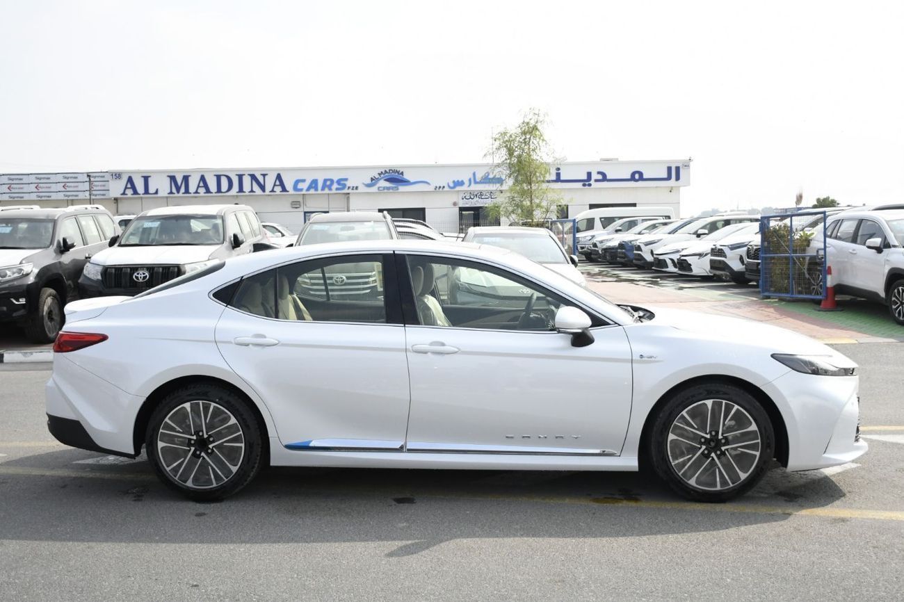 تويوتا كامري 2.5L LE HEV With Panoramic (Ready Stock)