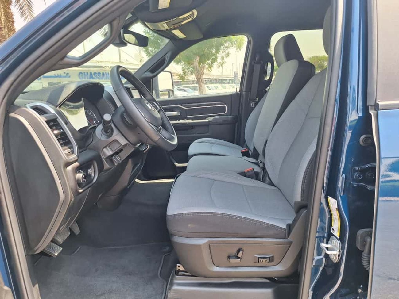 RAM 2500 BIGHORN 2024 RAM 2500 BIG HORN 6.4L V8 HEMI