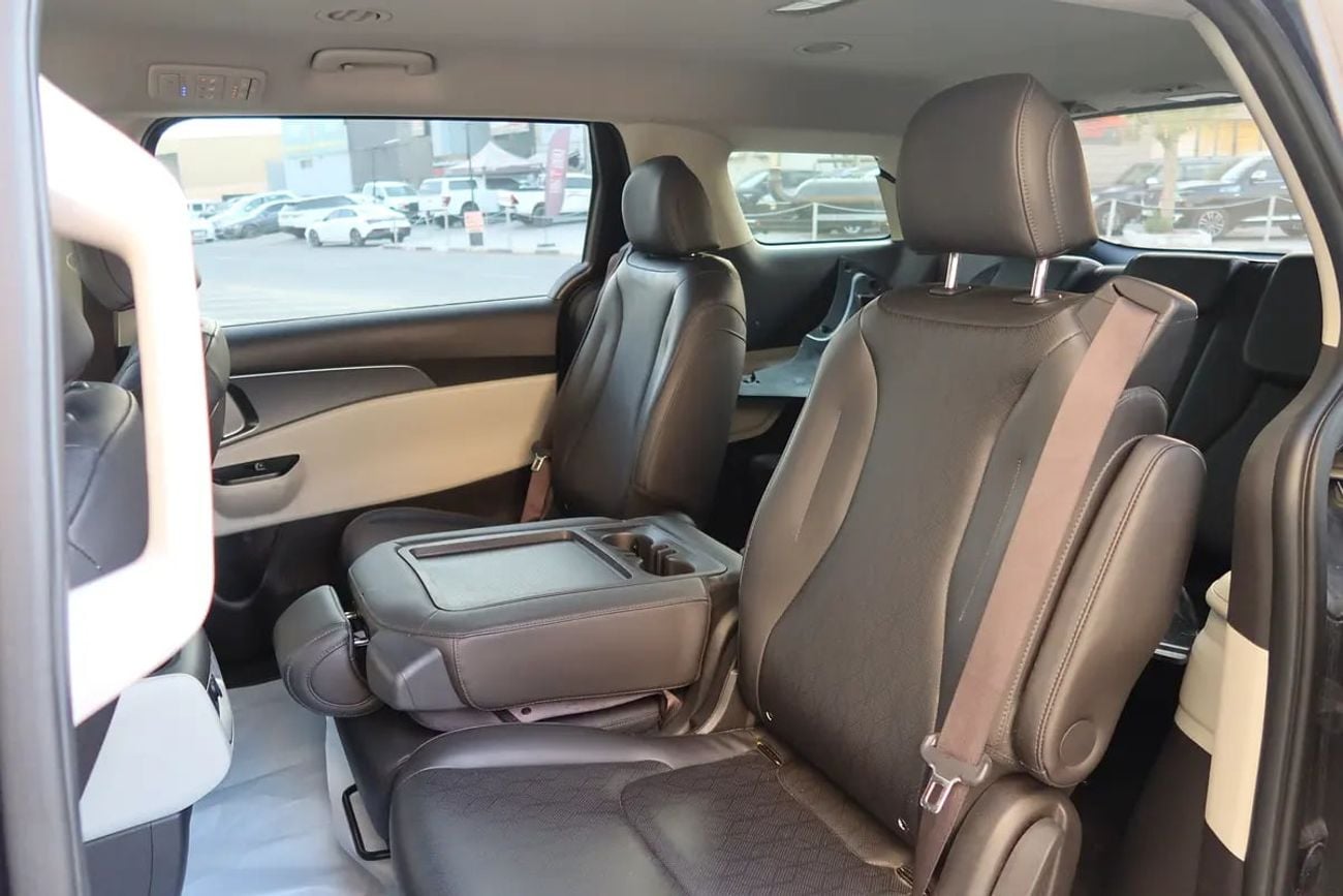 Kia Carnival EX - American Specs - Low Mileage MPV